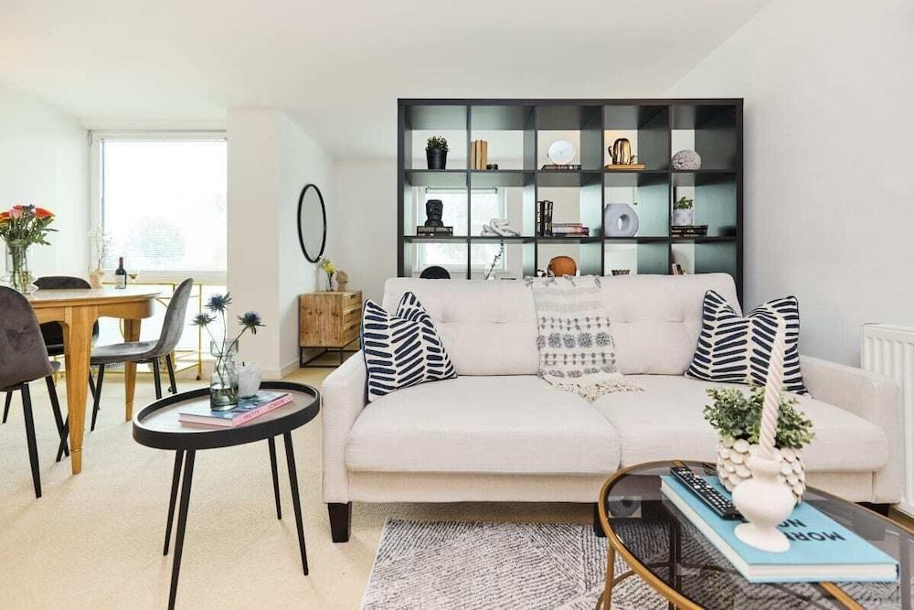 The River Thames Hideout - Modern 1bdr Flat - Tap to explore photos