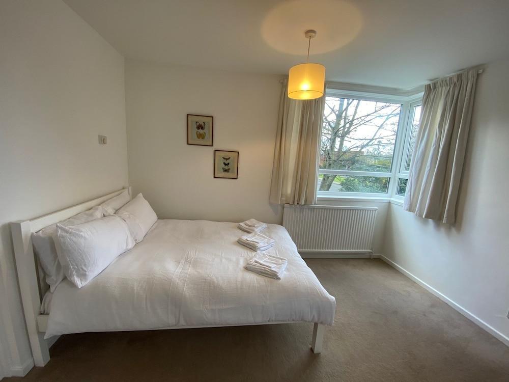 Charming Studio Flats Amazing Location - Tap to explore photos