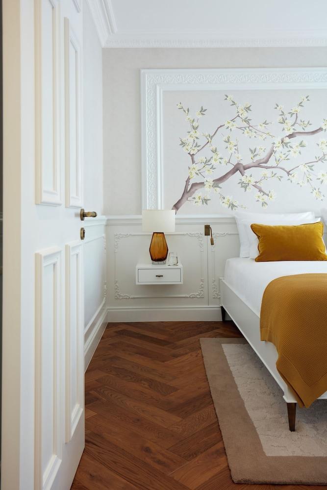 2 Chesham Hotel Room Type - Suite
