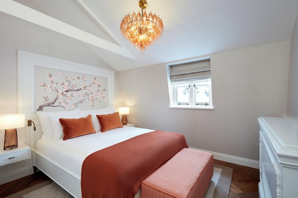 2 Chesham Hotel Room Type - Standard Room