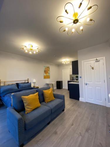 Luxury Studio Flat in London - Tap to explore photos