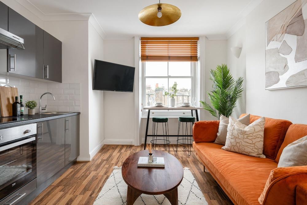 Urban Rest Notting Hill Apartments - Tap to explore photos