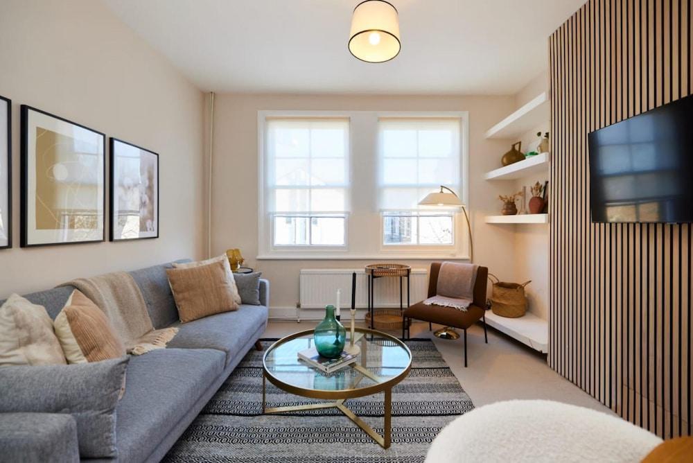 The Elmington Estate Place - Elegant 1bdr Flat - Tap to explore photos