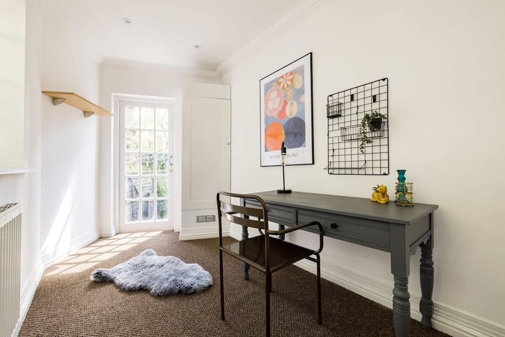 Spacious Apartment With Office Rear Terrace - Tap to explore photos