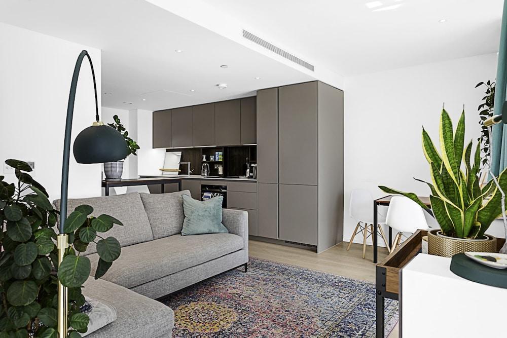 Gorgeous Clapham Flat - Tap to explore photos