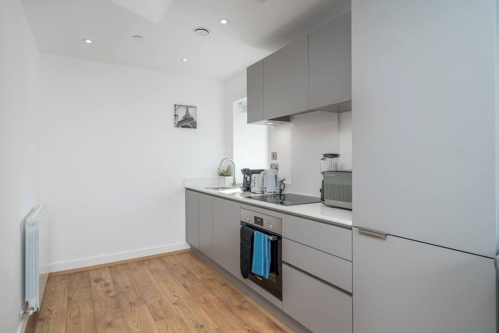 Skyvillion-apartments Near River Thames Excel & O2 Woolwich - Tap to explore photos