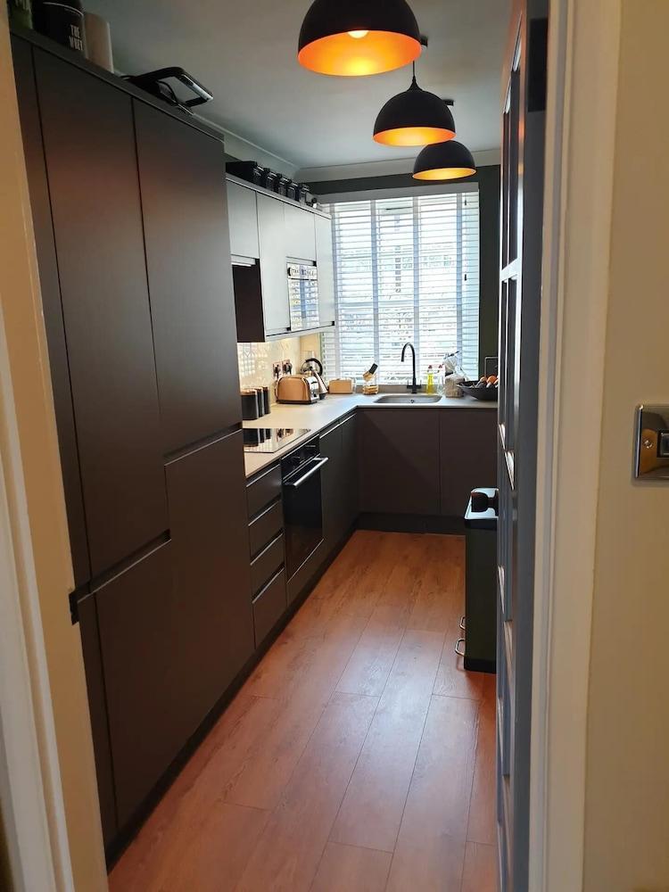 Charming London 2 bed Apartment, Kennington/oval - Tap to explore photos