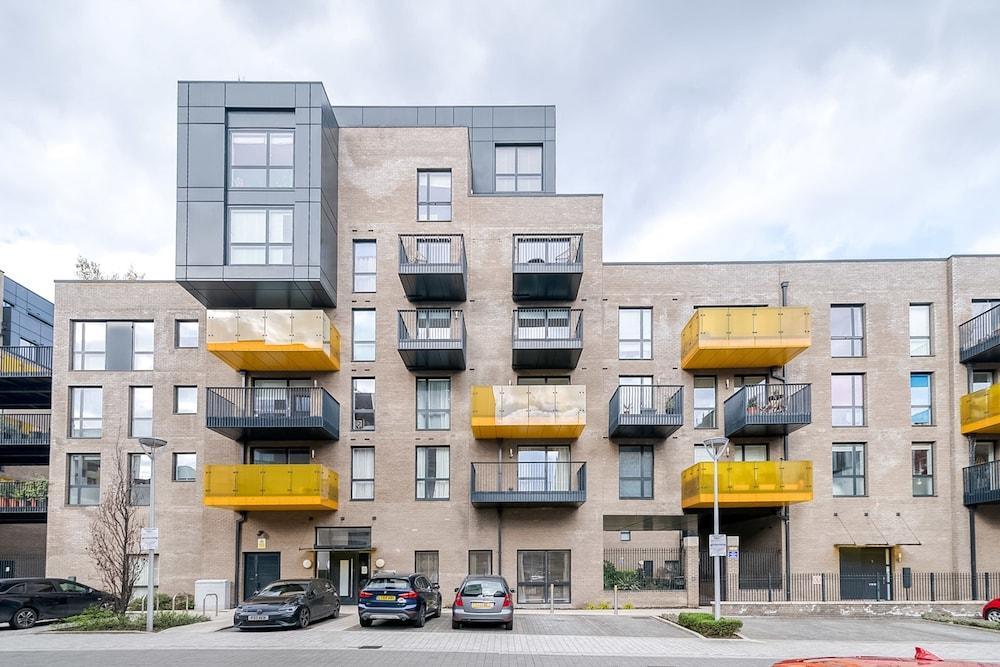 Modern Bermondsey Apartment