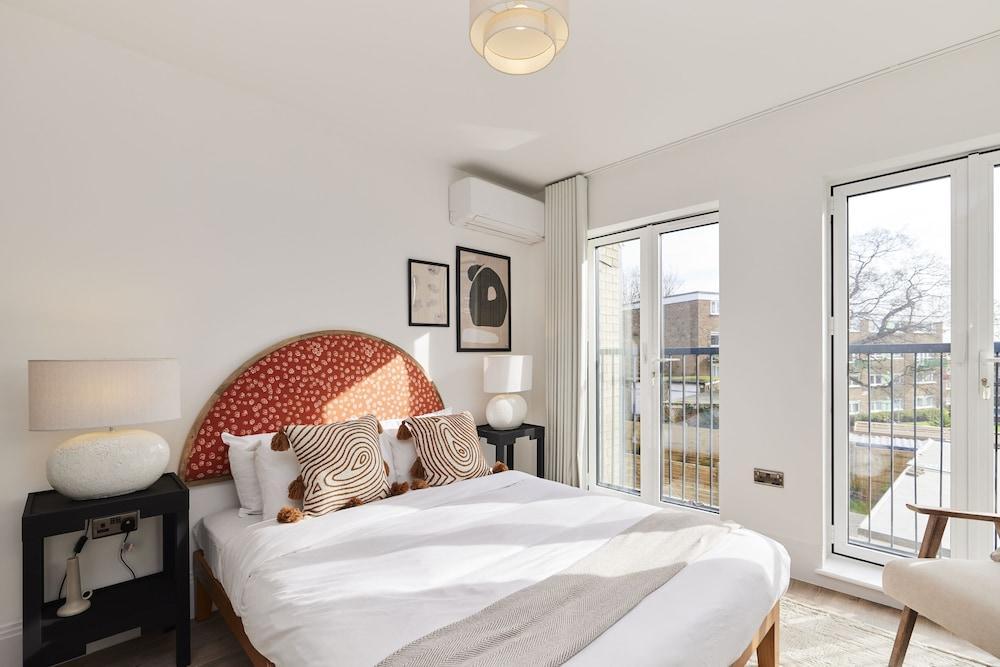 The Wembley Park Wonder - Charming 2bdr Flat With Balcony - Tap to explore photos
