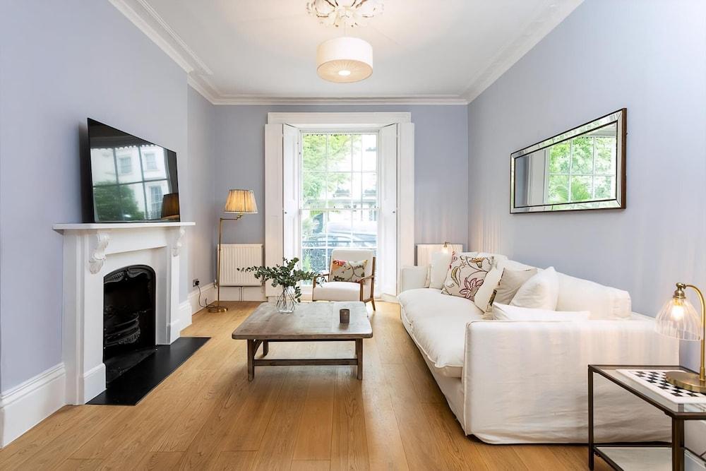 Two Bed Notting Hill Gem - Tap to explore photos
