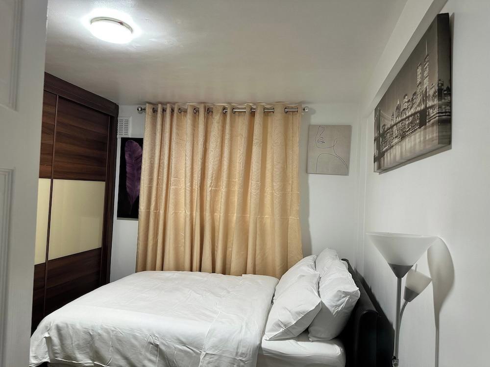 Stylish 1BR Apt w/ Fireplace & High-speed Wifi