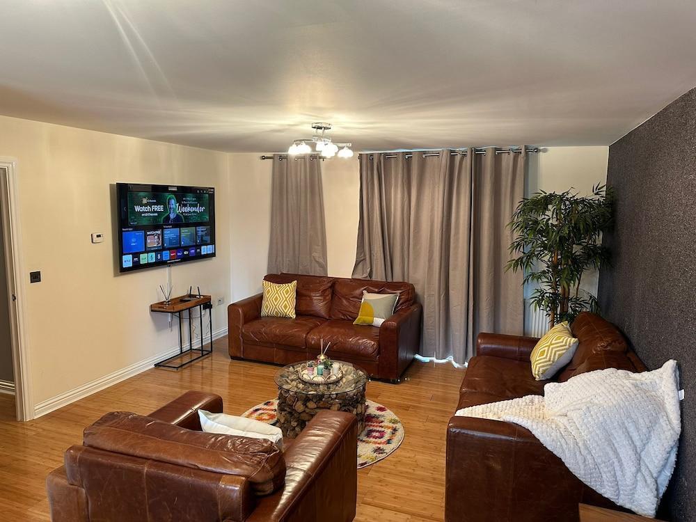 Tony's Court, Beautifully Furnished 2bedrooms Flat - Tap to explore photos