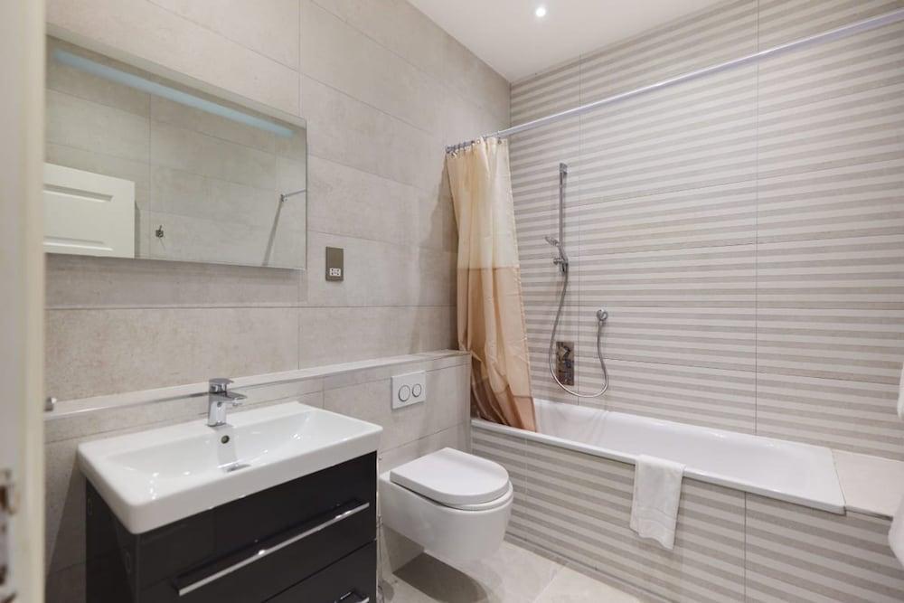 The Camden Park Place - Lovely 4bdr Flat With Garden - Tap to explore photos
