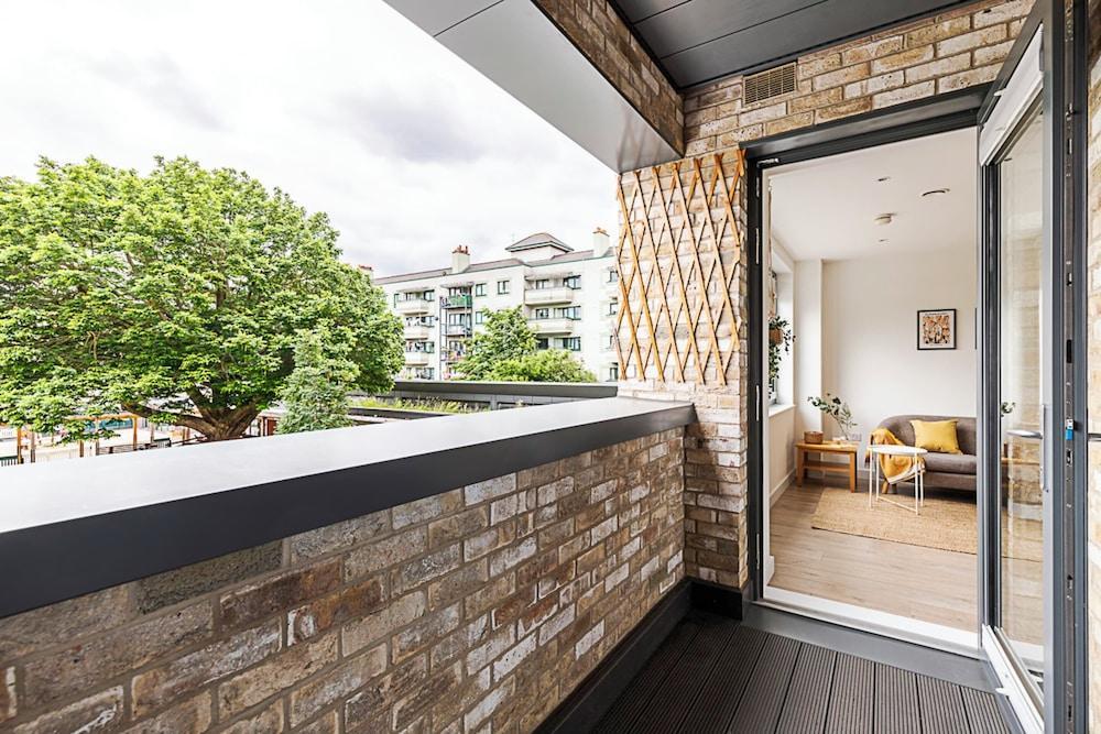 Well-connected, Cosy and Bright Modern Flat - Tap to explore photos