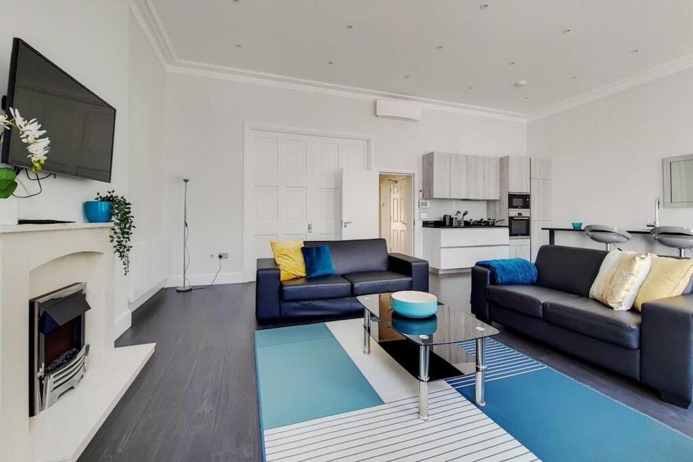 Beautiful One Bedroom Apartment With Balcony AC - Tap to explore photos