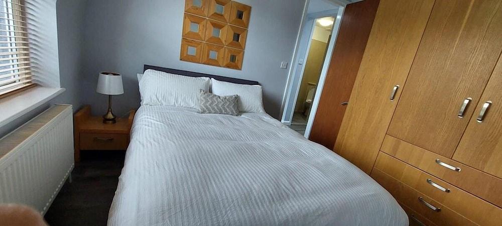 Stylish One Bedroom Flat In Finchley Road - Tap to explore photos