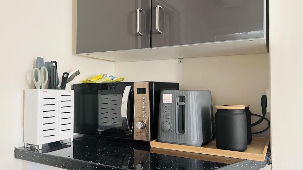 Impeccable 1 Bedroom Flat in Central London - Tap to explore photos