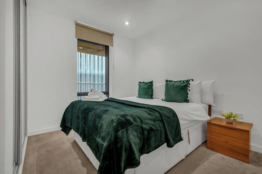 Deluxe 1 Bedroom Apartment in City Road - Tap to explore photos