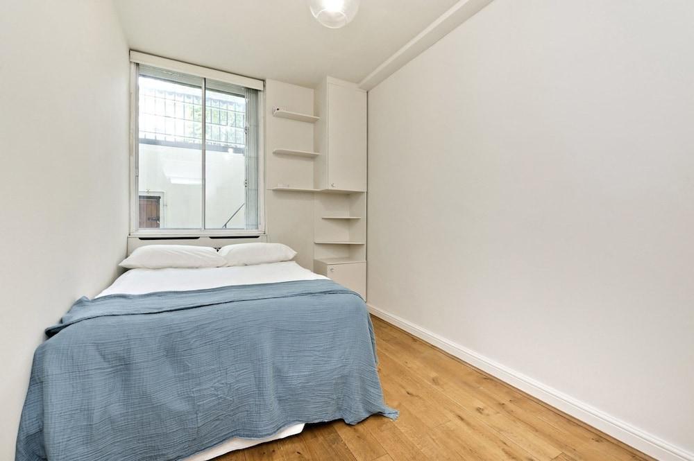 Victorian Charm Maisonette - Tap to explore photos