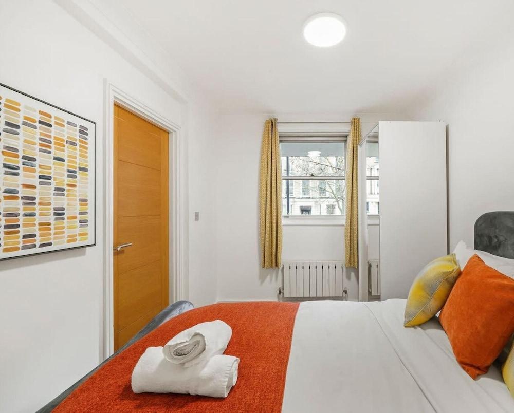 Extensively Roomy Bright 1 Bedroom Apartment - Tap to explore photos