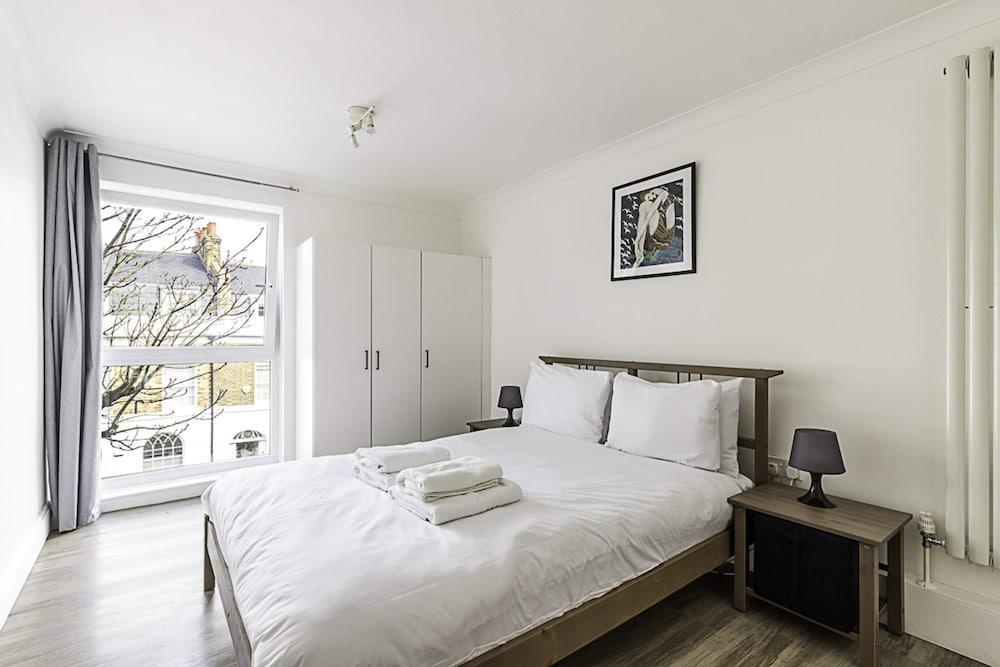 Cosy Angel Flat: Tube Nearby, Stunning Views! - Tap to explore photos