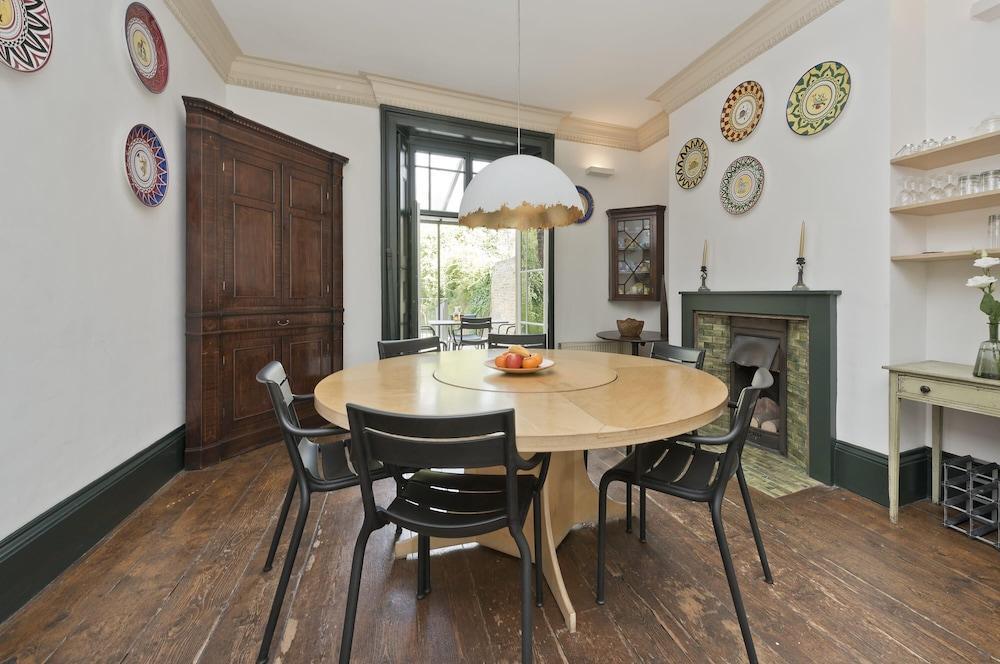 Long Stay Discounts - 5 Bed Home Maida Vale - Tap to explore photos
