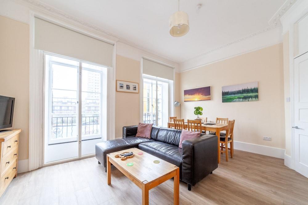 Spacious 3-bed flat by popular Waterloo - Tap to explore photos
