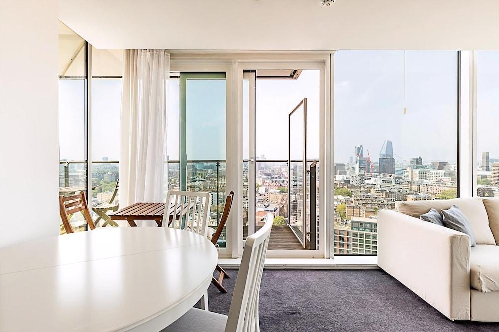 Skyline Serenity in Southwark - Tap to explore photos