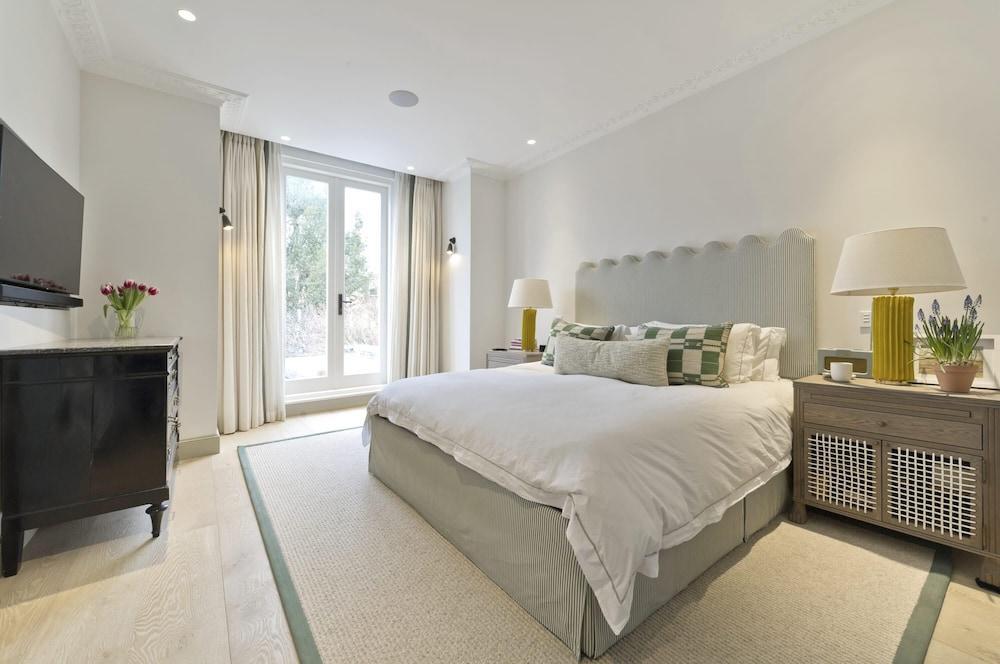 Beautiful 5 Bed House Fulham - Tap to explore photos