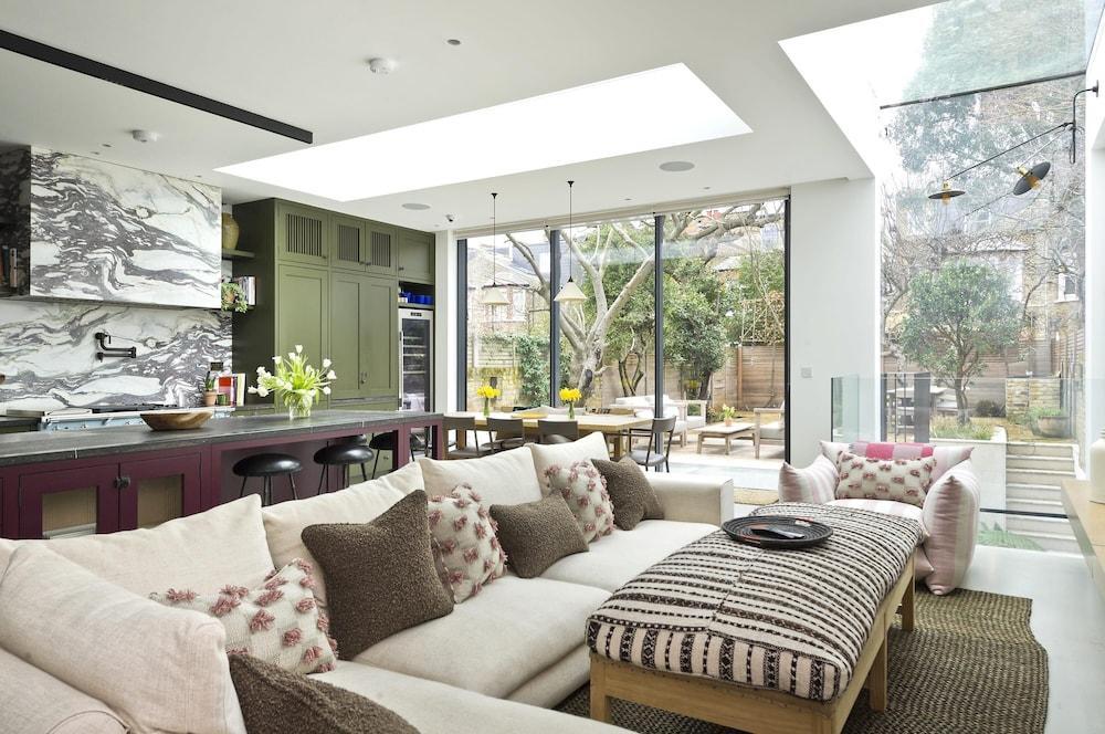 Beautiful 5 Bed House Fulham - Tap to explore photos