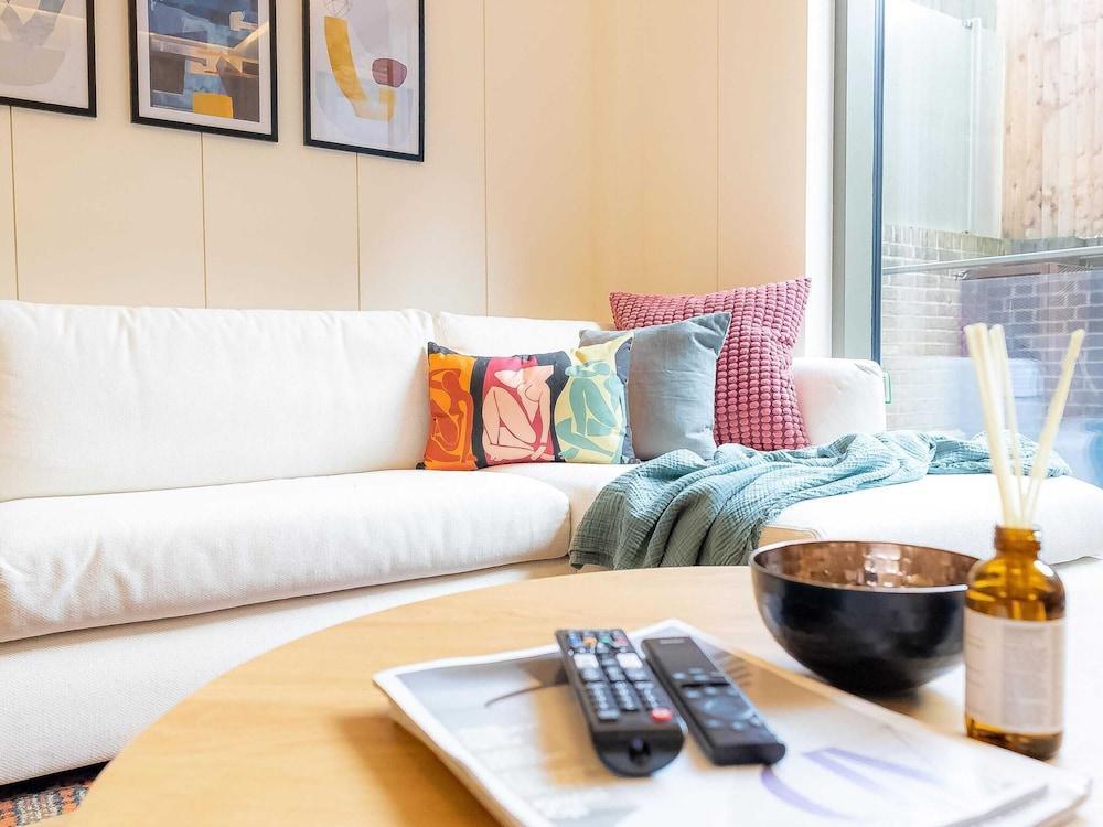Five Bedroom Near Camden Arts Centre by Bevilla - Tap to explore photos