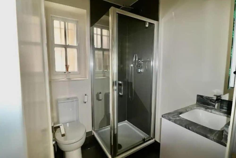 Private 1-bed Apartment in Central London - Tap to explore photos