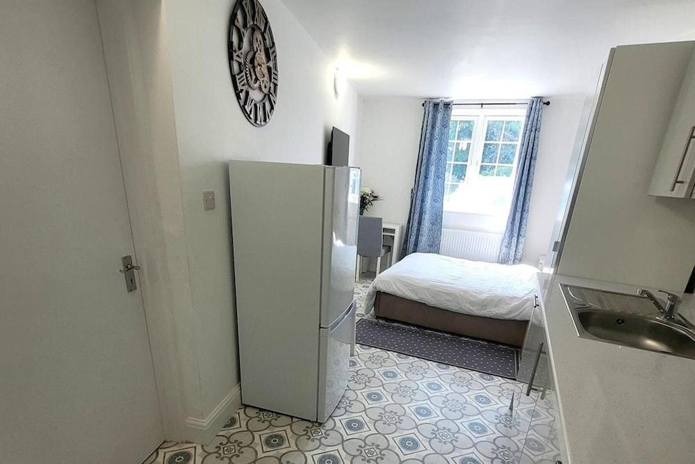 Tranquil Studio Retreat With Free Parking