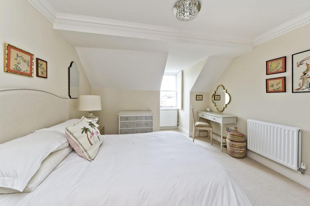 Long Stay Discounts - 2 Bed Earl s Court Apartment - Tap to explore photos