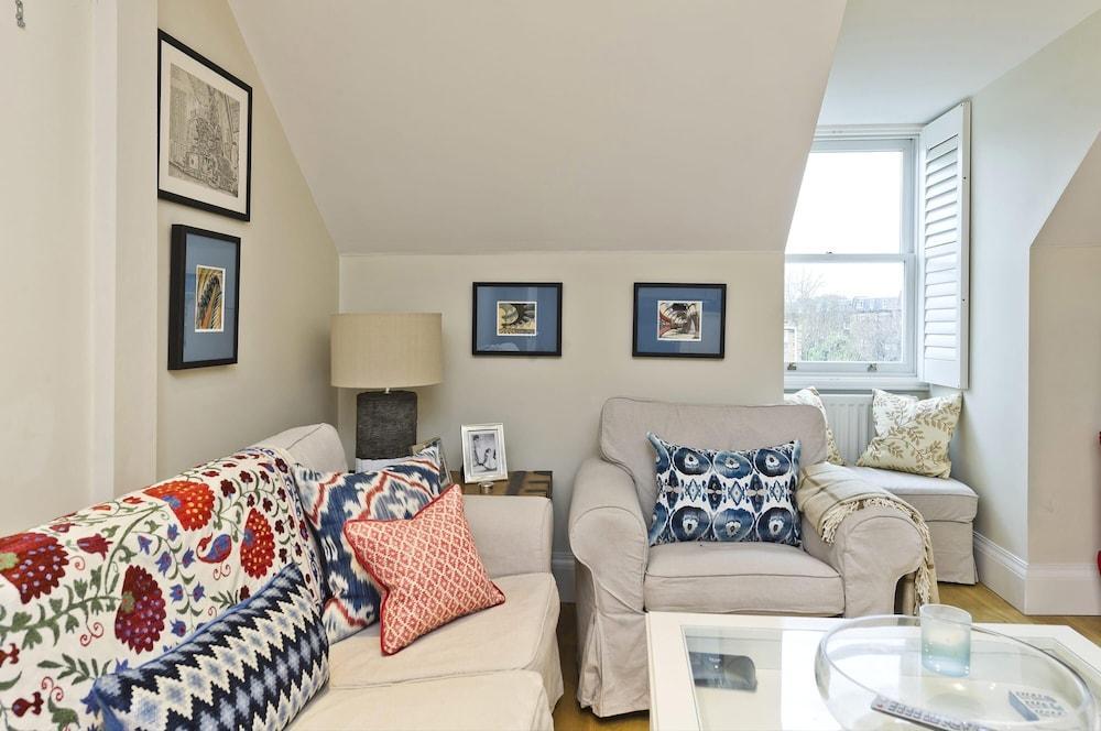 Long Stay Discounts - 2 Bed Earl s Court Apartment - Tap to explore photos