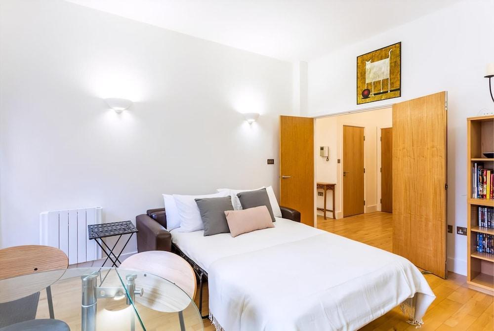 Bright & Comfortable Angel Apartment - Tap to explore photos
