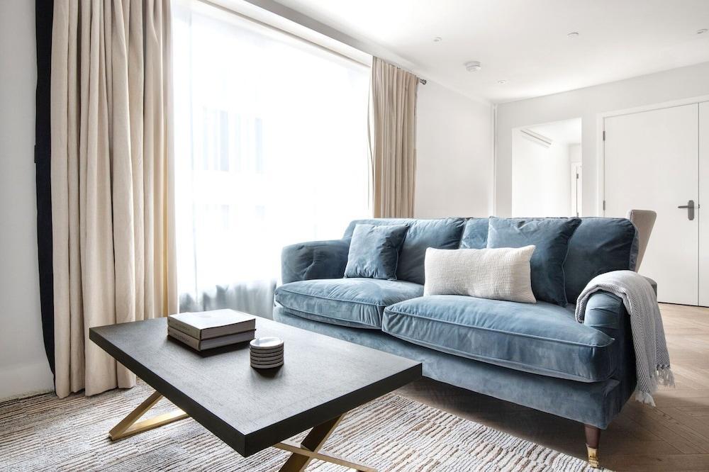 Sophisticated 2 Bedrooms by Spitafields - Tap to explore photos
