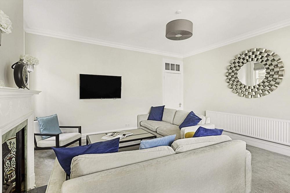 Beautiful Abode In Fulham Broadway - Tap to explore photos
