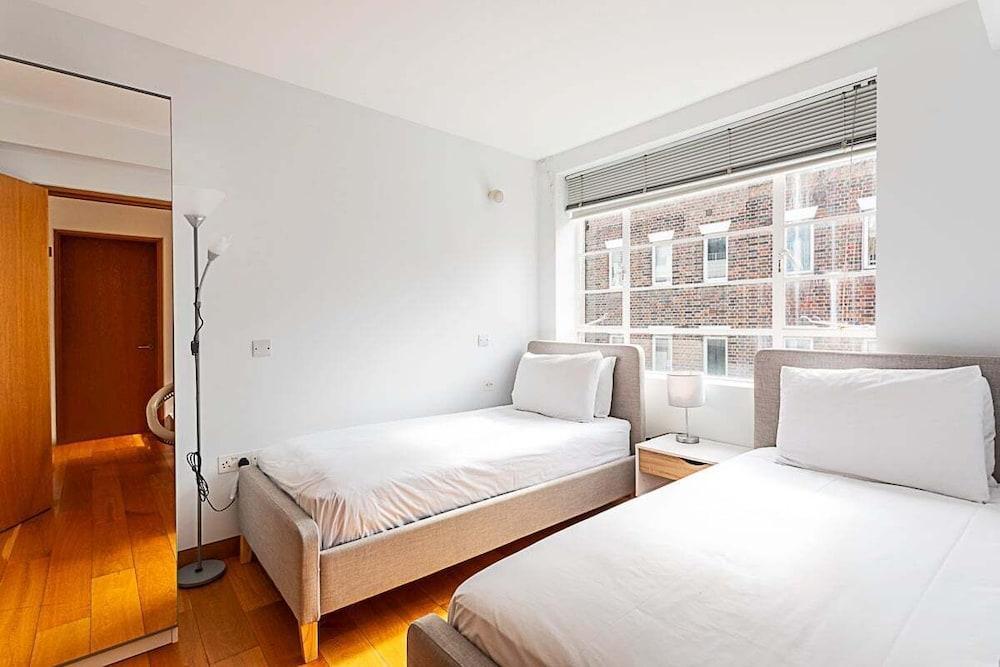Cosy Marylebone House - Tap to explore photos