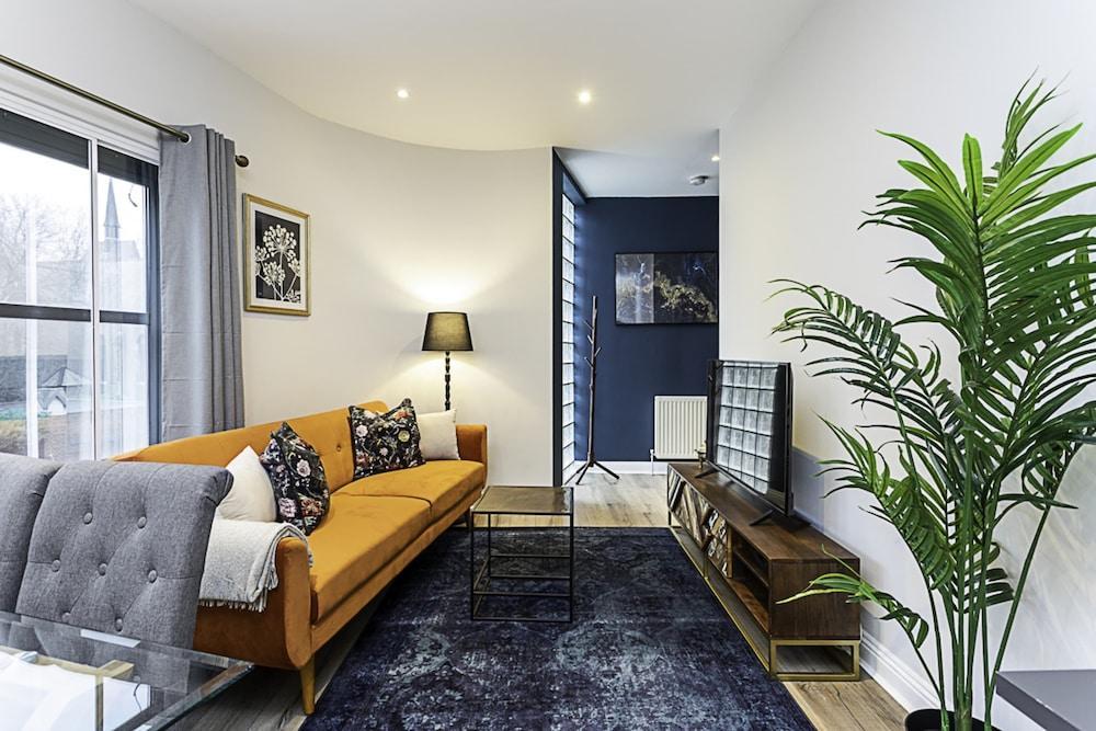 Gorgeous Roehampton Flat - Tap to explore photos