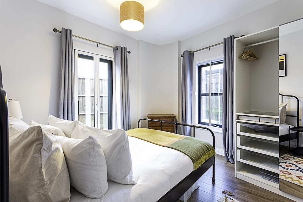 Gorgeous Roehampton Flat - Tap to explore photos