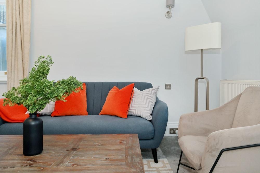 London Choice -Marylebone - Regents Park - Tap to explore photos