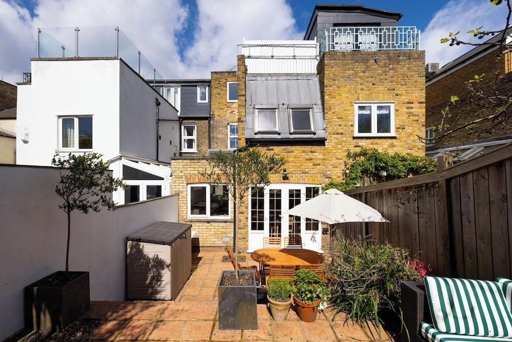 The Thames Embrace 3 BR & Garden House - Tap to explore photos