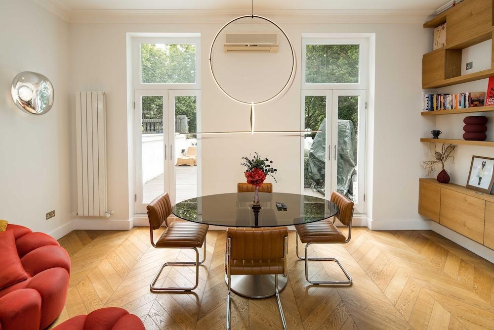Luxury 2BD Apartment in Holland Park - Tap to explore photos
