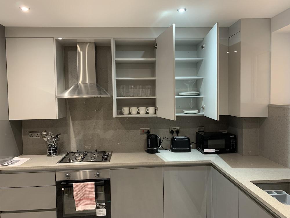 Stunning 2-bed Apartment in Barking