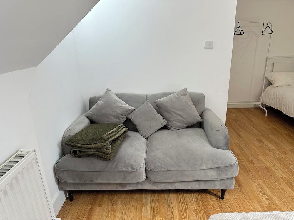 Oak Wembley Stadium Serviced Apartment by Edens - Tap to explore photos