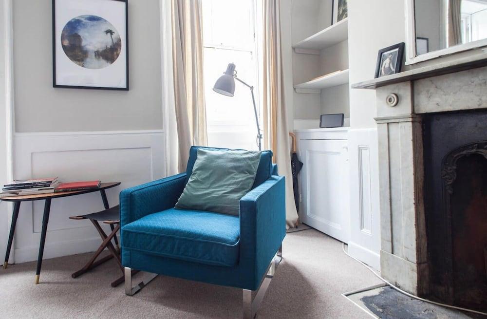 Studio Apartment in Fitzrovia Near Oxford Street - Tap to explore photos