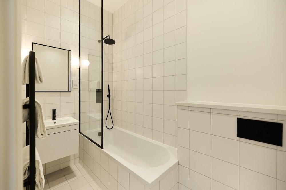 The East London Mile Crib - Bright 2bdr Flat - Tap to explore photos