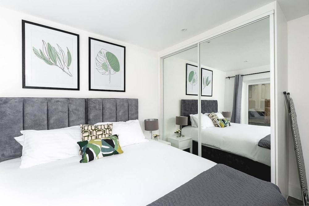 Skyvillion -vineyard Court- Enfield 1-bed Wgarden - Tap to explore photos