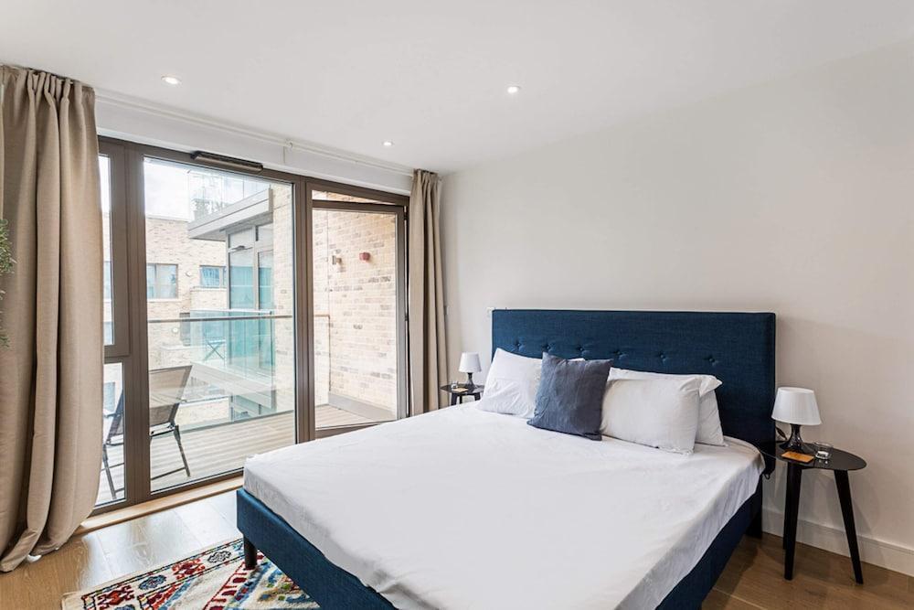 Gorgeous Studio Flat - Tap to explore photos